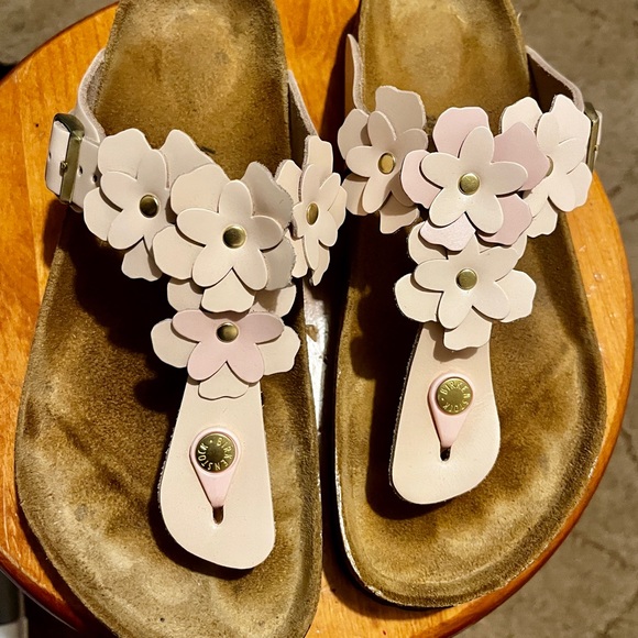 Women's Blush Floral Birkenstock Gizeh - Picture 3 of 6